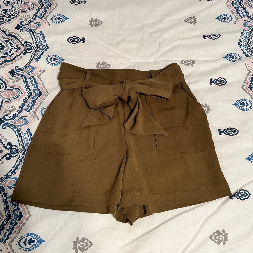 Paperbag shorts - Picture 2 of 3